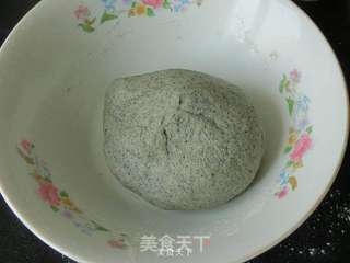 粗粮至上——补肾益气芝麻面包的做法步骤:2