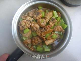 莴笋烧鸡腿的做法步骤:9