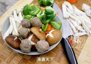 蚝油杂菌肉丸煲的做法步骤:2