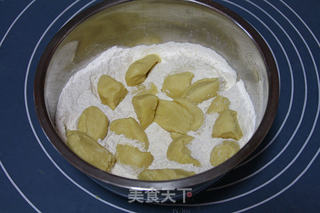 【奶香黄金面包卷】:不一样的方法做面包的做法步骤:5