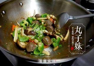 蚝油杂菌肉丸煲的做法步骤:4
