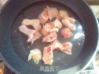 海参炖鸡腿的做法步骤:4