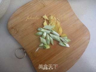 莴笋烧鸡腿的做法步骤:3