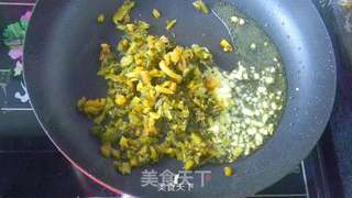 【盐酸菜炒毛豆】的做法步骤:4