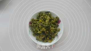 【盐酸菜炒毛豆】的做法步骤:2