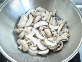 红烧口蘑的做法步骤:3