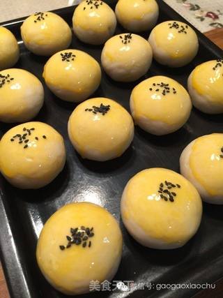 豆沙蛋黄酥的做法步骤:18