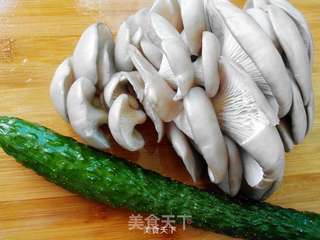 素炒平菇的做法步骤：1