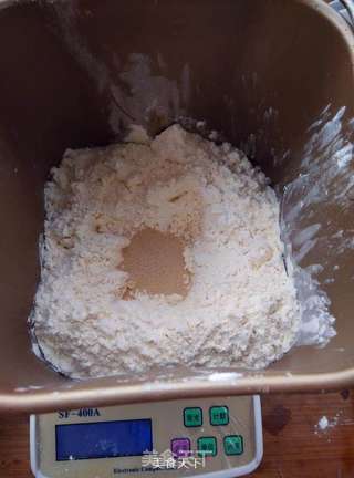 普通面粉版毛毛虫的做法步骤:3