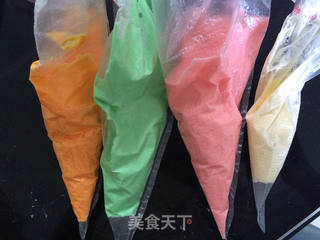 小兔子奶油蛋糕卷的做法步骤:8