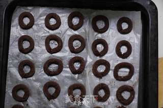 【巧克力黄油环】来自巧克力的浓情诱惑的做法步骤:5