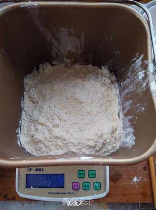 普通面粉版毛毛虫的做法步骤:2