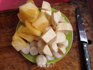 酸酸甜甜红薯菠萝汤的做法步骤:2