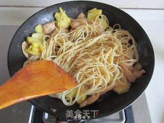 菠萝鸡肉炒意面的做法步骤:8