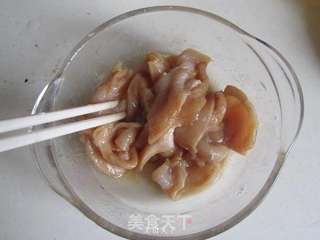 菠萝鸡肉炒意面的做法步骤:2