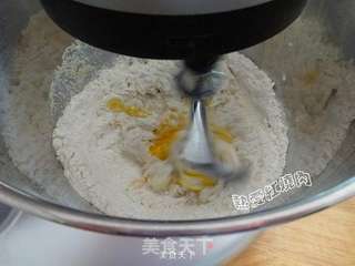 【丘比系列产品试用报告】——沙拉豆沙排包的做法步骤:3