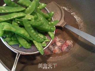 【培根“美”味“大”不同】—培根炒荷兰豆的做法步骤:5
