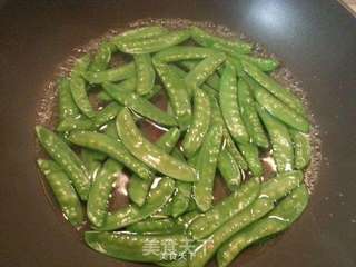 【培根“美”味“大”不同】—培根炒荷兰豆的做法步骤:3