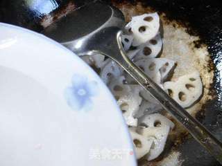 洋葱炒莲藕的做法步骤：3