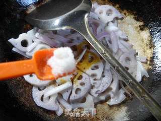 洋葱炒莲藕的做法步骤：7