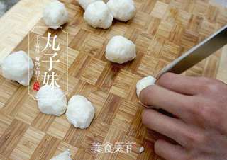 手拍小黄瓜拌墨鱼丸的做法步骤:3