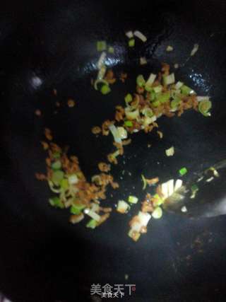 鸡蛋虾米炒西葫芦的做法步骤:4