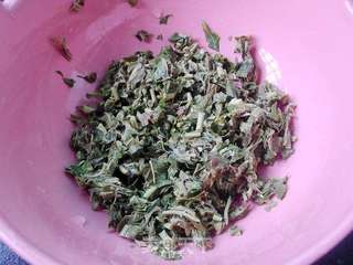 香椿芽摊鸡蛋的做法步骤:3