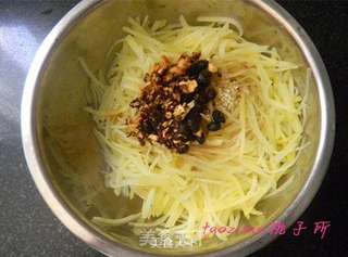 蒜蓉豆豉温拌土豆丝的做法步骤:7