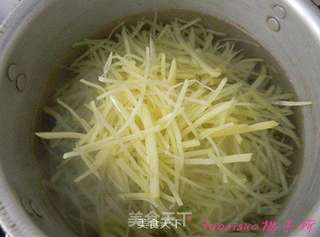 蒜蓉豆豉温拌土豆丝的做法步骤:4