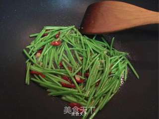 指天椒炒蕃薯梗的做法步骤:7