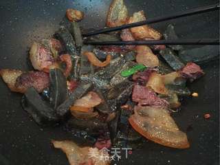 蕨粑炒腊肉的做法步骤:7