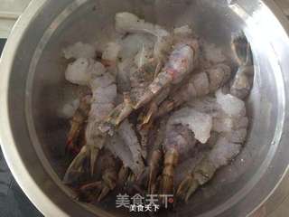 黄金凤尾虾的做法步骤:2