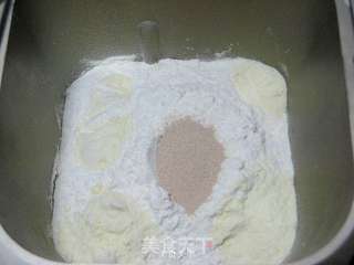 草莓酱吐司的做法步骤:2