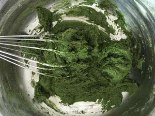 抹茶蜜红豆戚风的做法步骤:2
