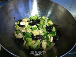 西兰花烧豆腐的做法步骤:8