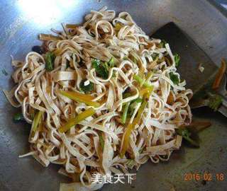 红油炝豆皮的做法步骤:3