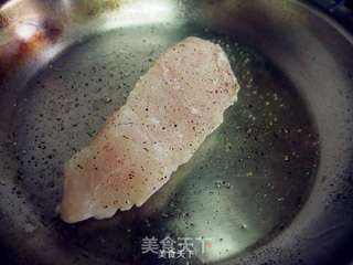 香脆鲷鱼排佐日式沙拉的做法步骤:4