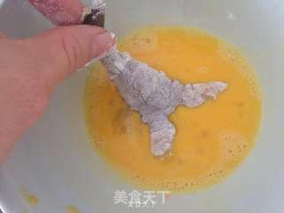 黄金凤尾虾的做法步骤:4