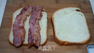 黑胡椒培根煎蛋三明治的做法步骤:3