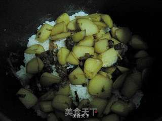 剩饭的华丽转身——咸肉土豆焖饭的做法步骤:7