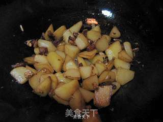 剩饭的华丽转身——咸肉土豆焖饭的做法步骤:5