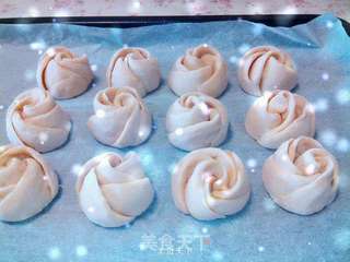 淡粉玫瑰花面包的做法步骤:12