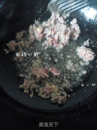 肉末胡萝卜炒熏干的做法步骤:3