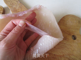 豆豉蒜苗爆鱿鱼的做法步骤:2
