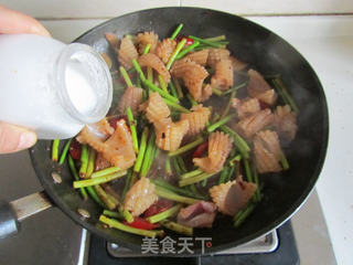 豆豉蒜苗爆鱿鱼的做法步骤:9