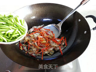 怀旧版完美搭配-最高境界米饭杀手藜蒿炒腊肉的做法步骤:11