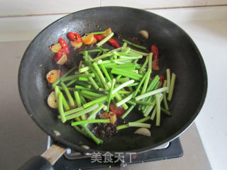 豆豉蒜苗爆鱿鱼的做法步骤:7