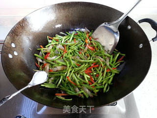 怀旧版完美搭配-最高境界米饭杀手藜蒿炒腊肉的做法步骤:12