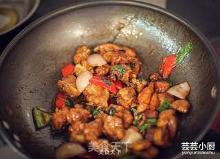 【芸芸小厨】三杯鸡的做法步骤:6