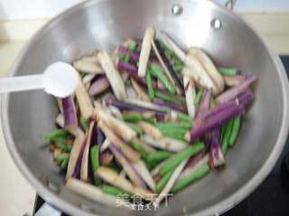 蚝油豇豆茄子的做法步骤:5
